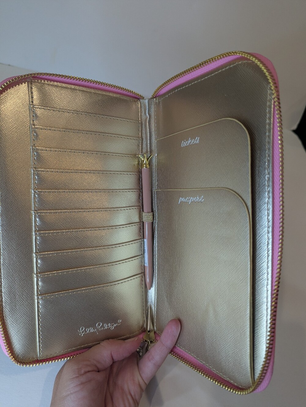 NWT Lilly Pulitzer Travel Wallet Passport Ticket Holder Wristlet Gold Hardware - Picture 6 of 11